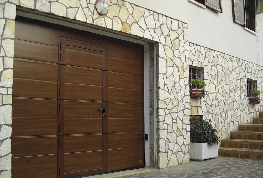 3 motivi per cambiare la porta del garage Porta del garage
